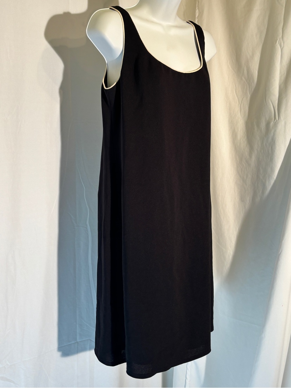 Emanuel Ungaro Black Midi Scoop Neck Dress with Cream Piping sz. 8